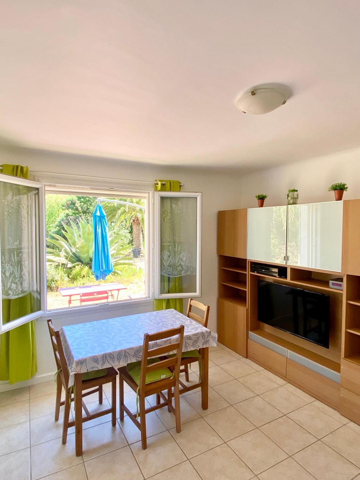 Chez Madou, T1 En Bas De Villa Et Rez De Jardin A 900M De La Mer Et Des Commerces Fréjus Dış mekan fotoğraf