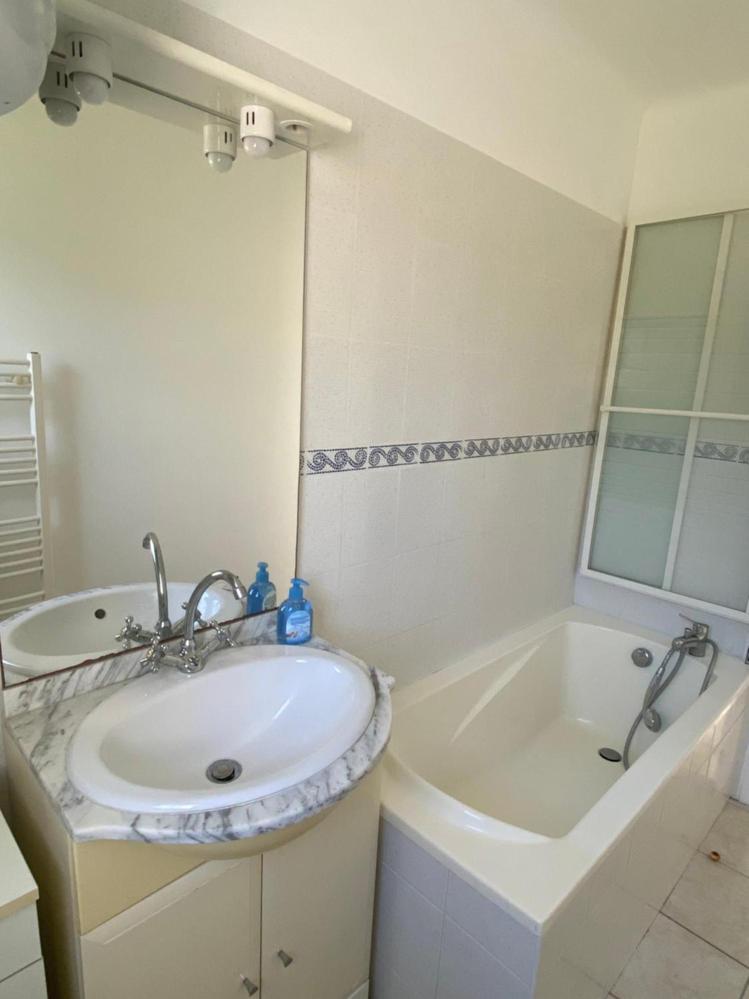 Chez Madou, T1 En Bas De Villa Et Rez De Jardin A 900M De La Mer Et Des Commerces Fréjus Dış mekan fotoğraf